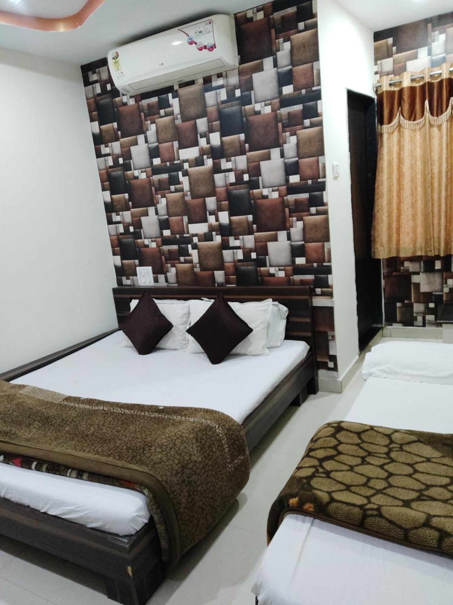 Hotel Vrandavan Palace Near Mahakal Temple Ujjain Bagian luar foto
