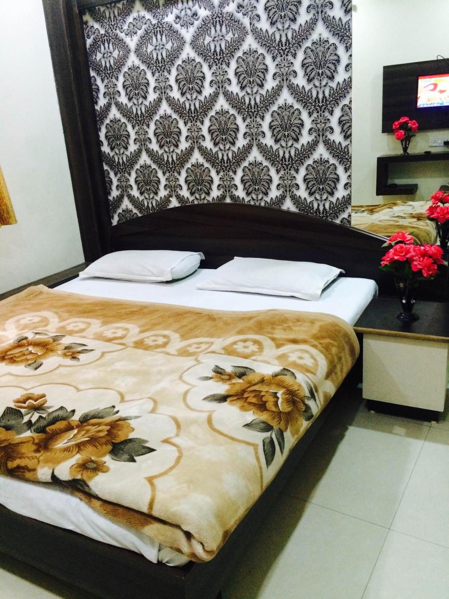 Hotel Vrandavan Palace Near Mahakal Temple Ujjain Bagian luar foto