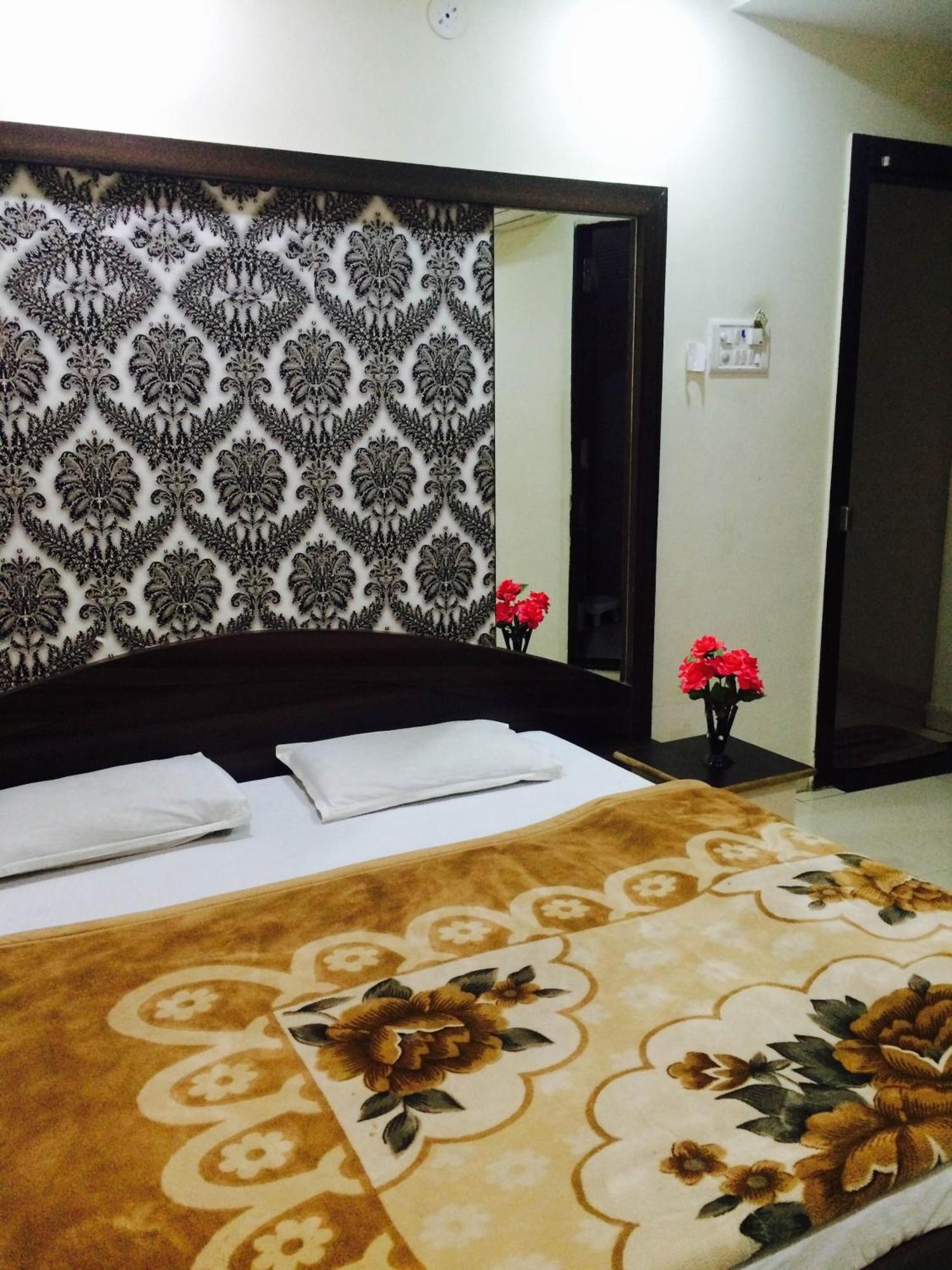 Hotel Vrandavan Palace Near Mahakal Temple Ujjain Bagian luar foto