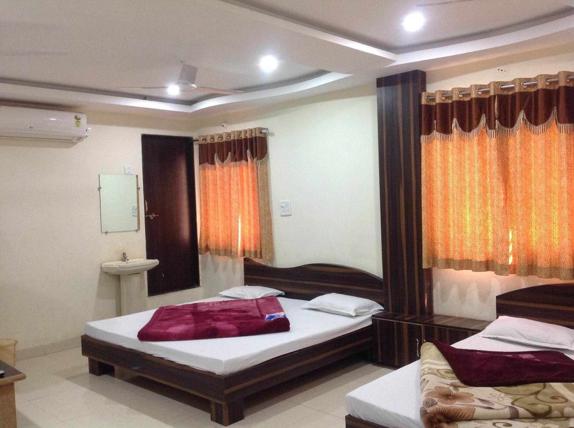Hotel Vrandavan Palace Near Mahakal Temple Ujjain Bagian luar foto