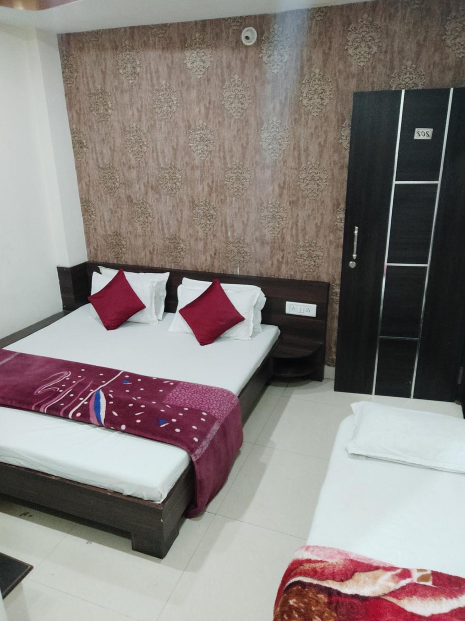 Hotel Vrandavan Palace Near Mahakal Temple Ujjain Bagian luar foto