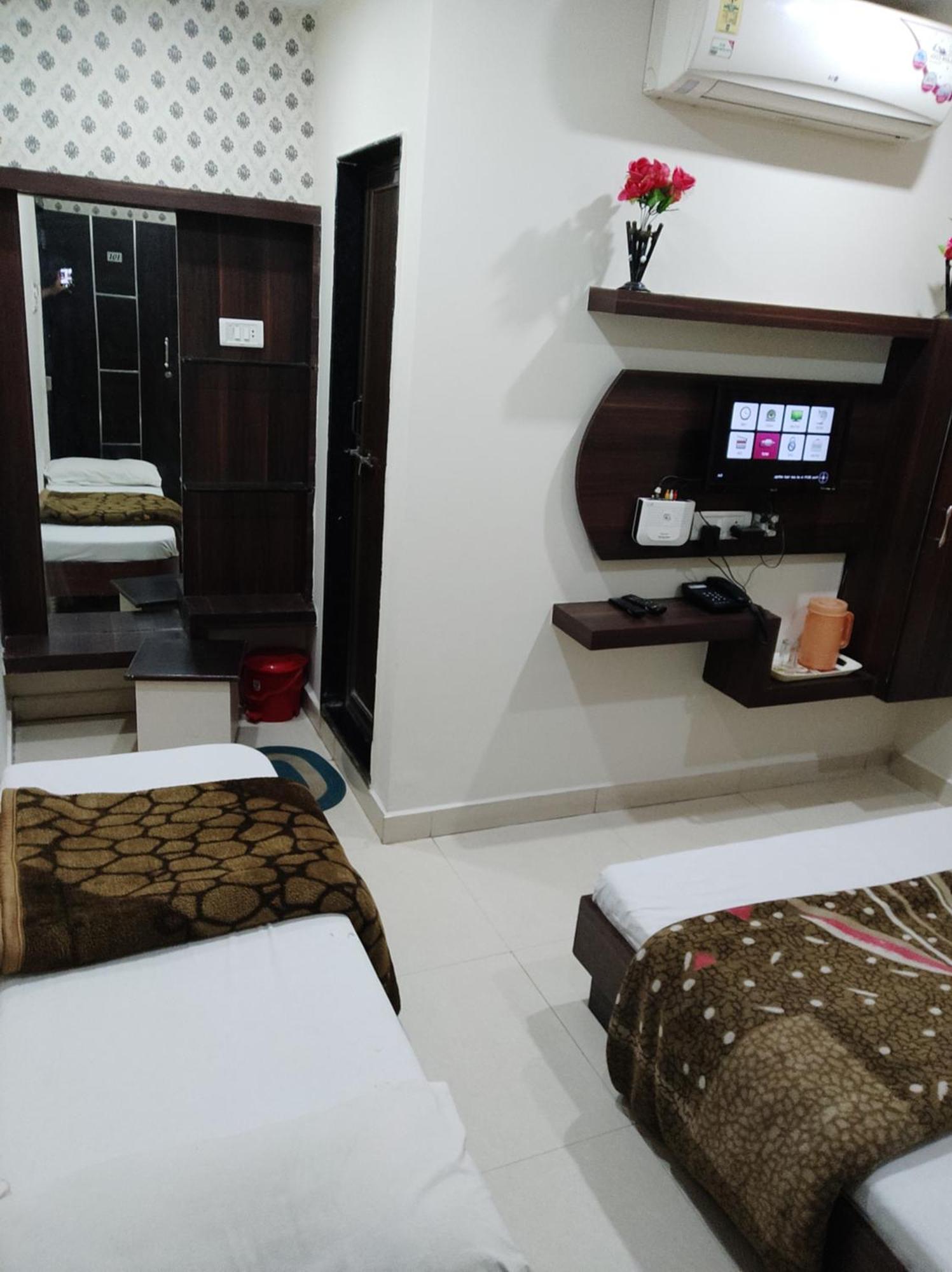 Hotel Vrandavan Palace Near Mahakal Temple Ujjain Bagian luar foto
