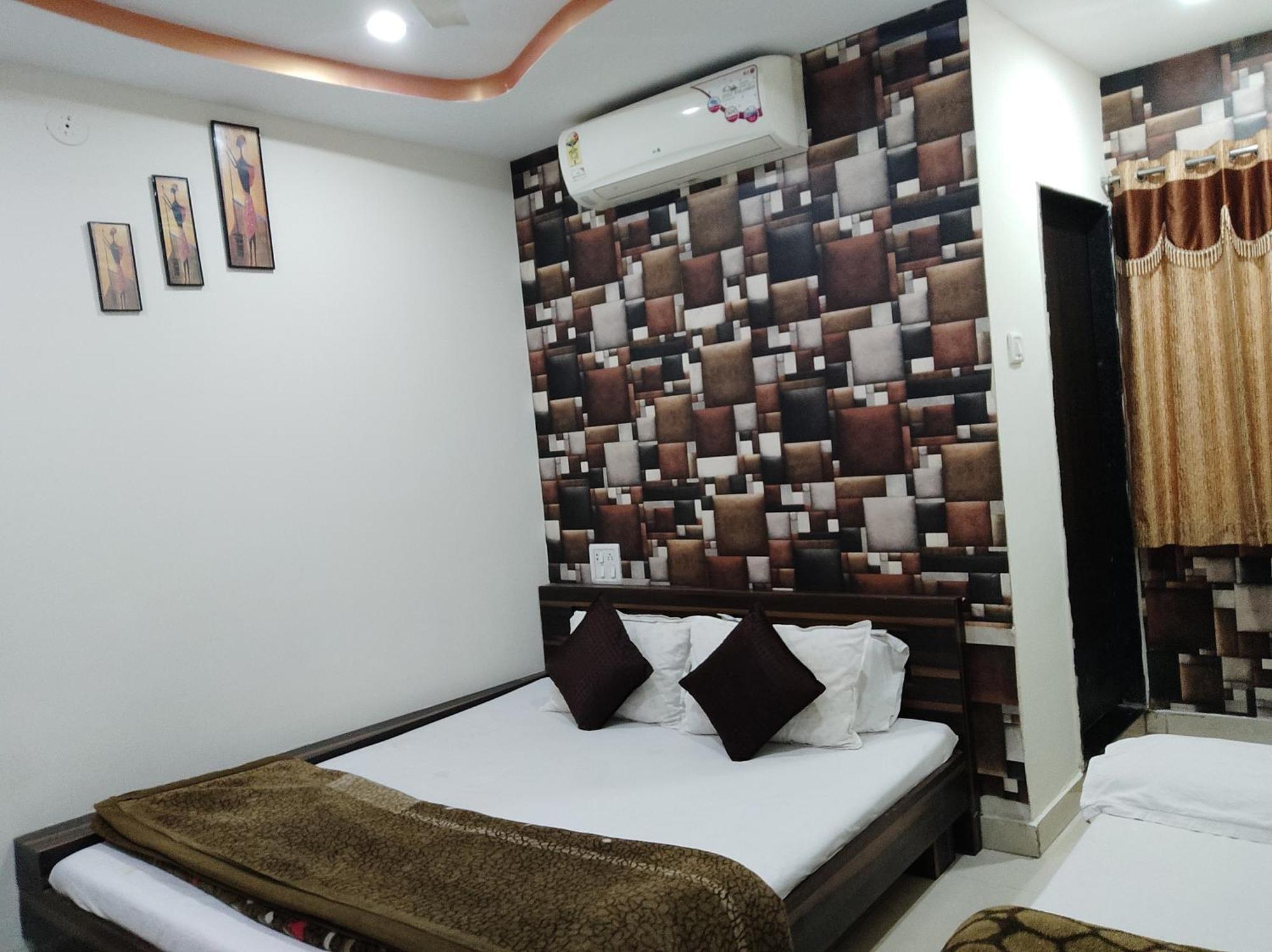 Hotel Vrandavan Palace Near Mahakal Temple Ujjain Bagian luar foto