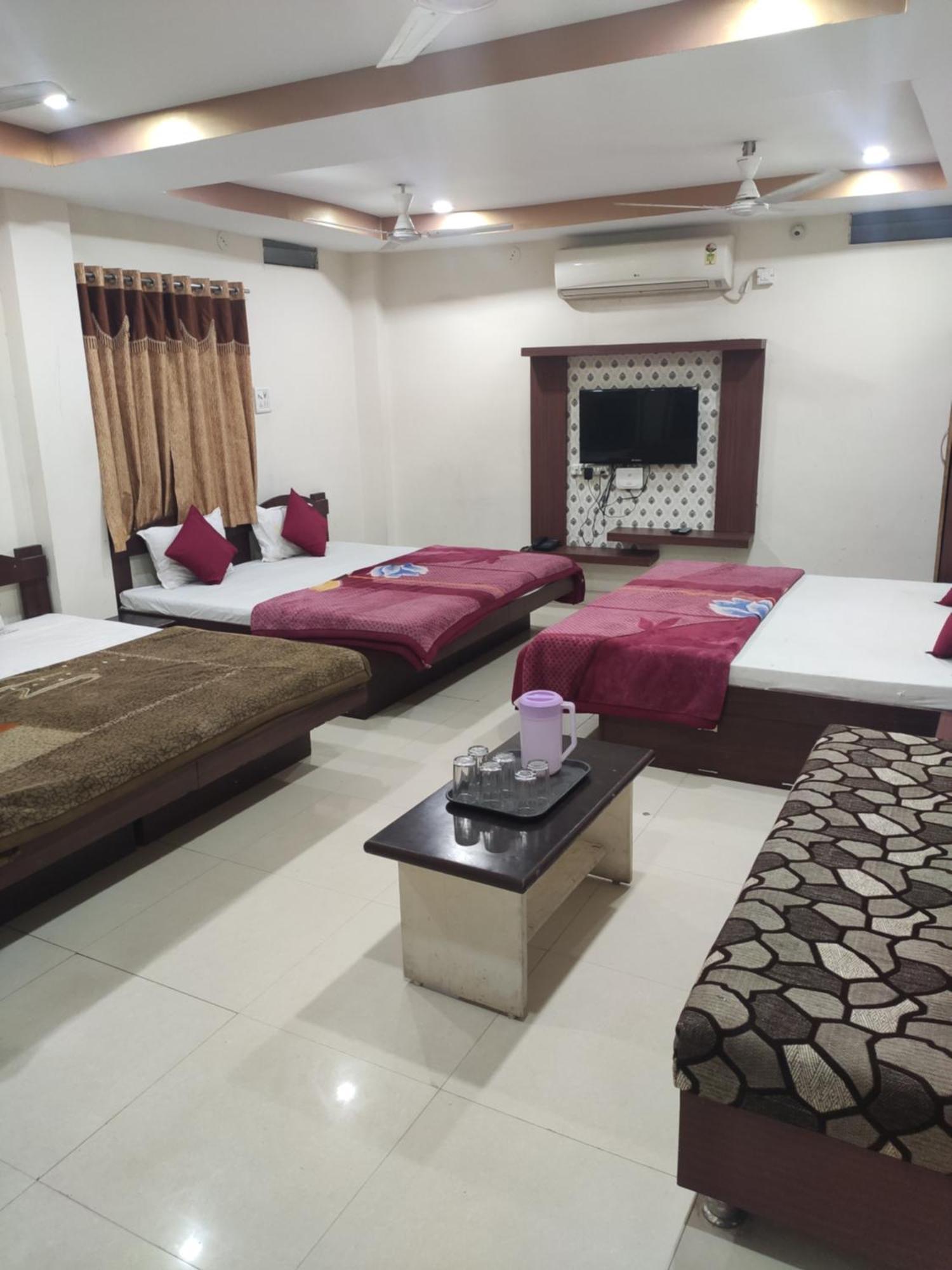 Hotel Vrandavan Palace Near Mahakal Temple Ujjain Bagian luar foto