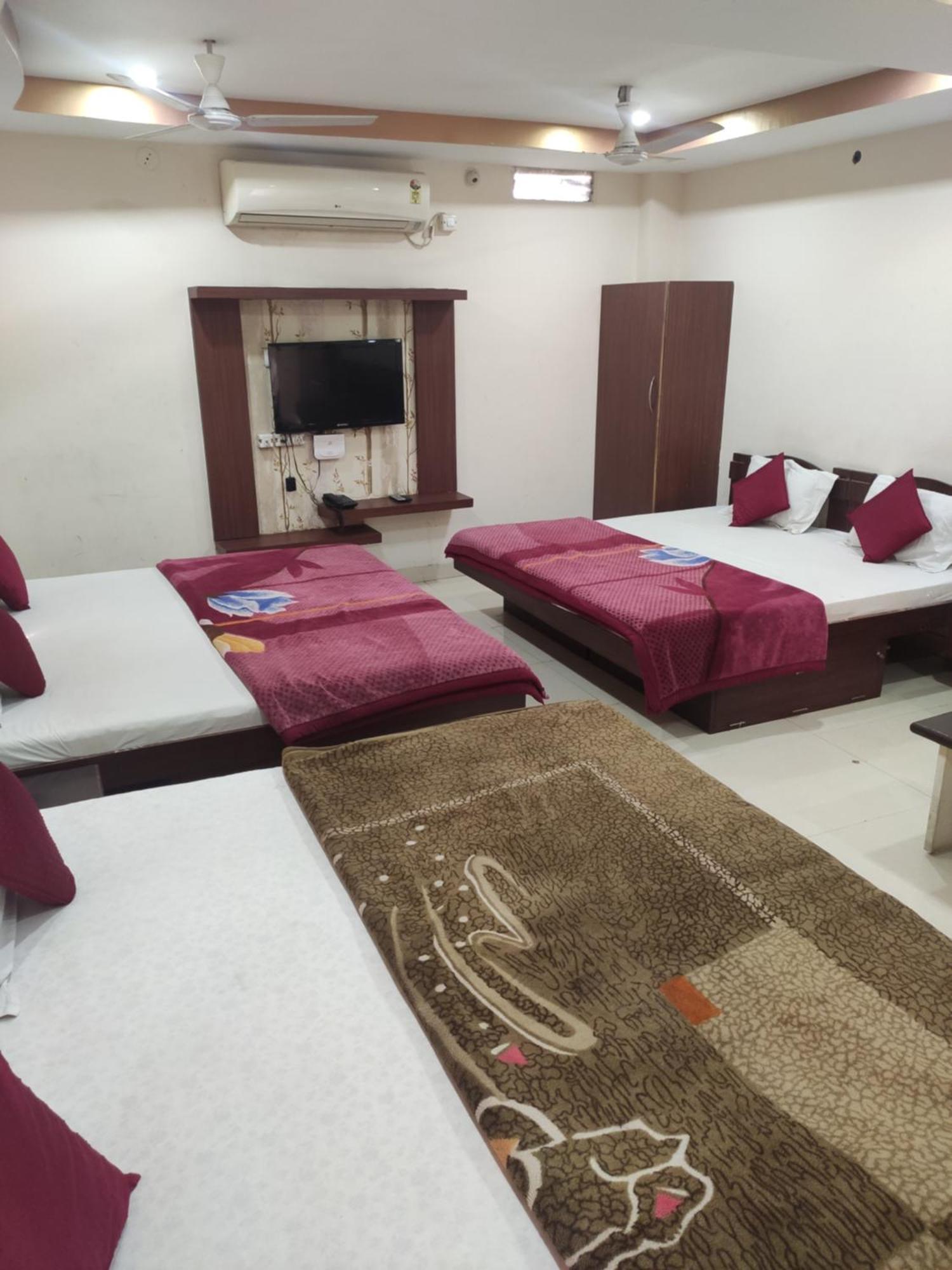 Hotel Vrandavan Palace Near Mahakal Temple Ujjain Bagian luar foto