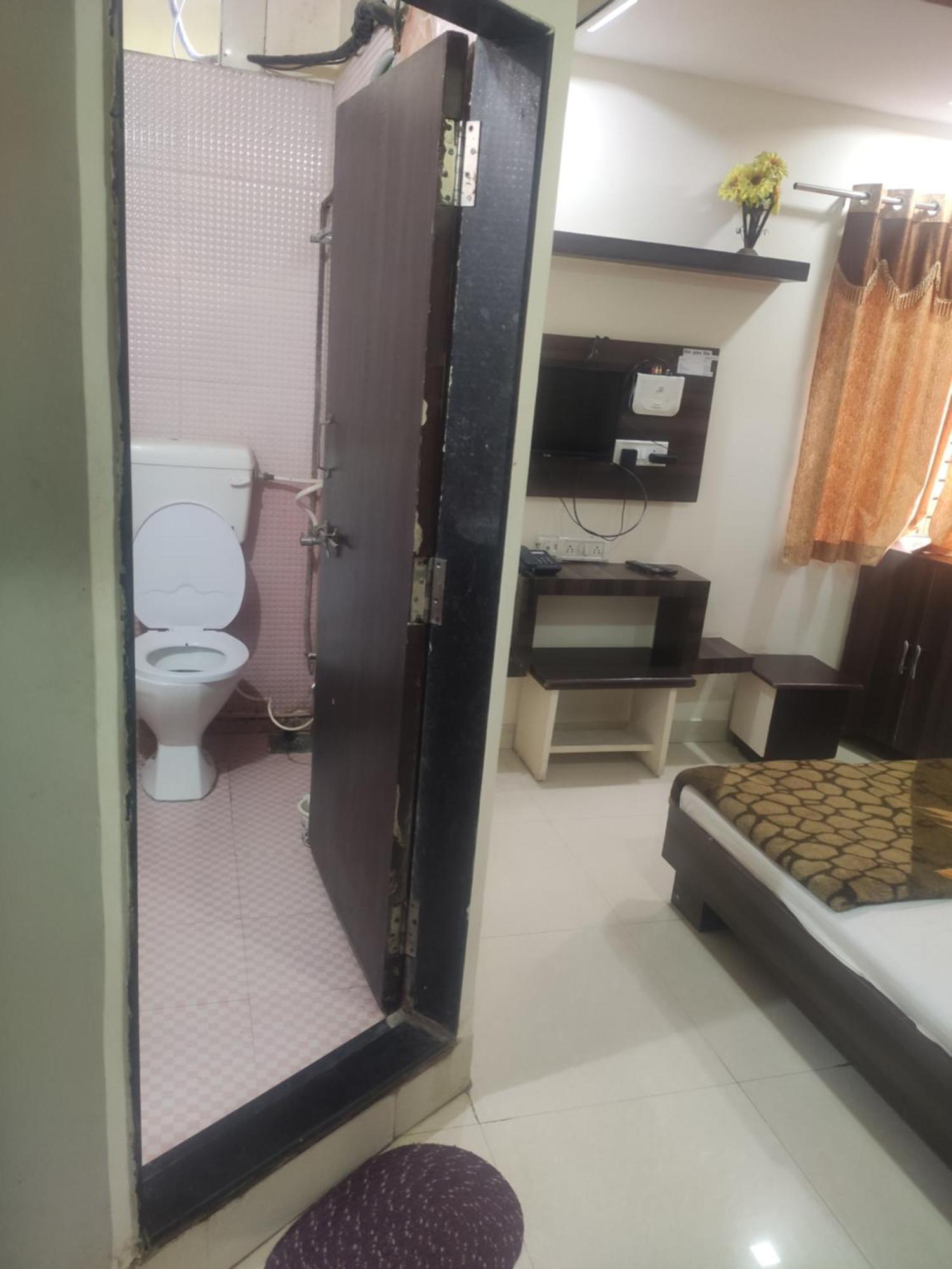 Hotel Vrandavan Palace Near Mahakal Temple Ujjain Bagian luar foto