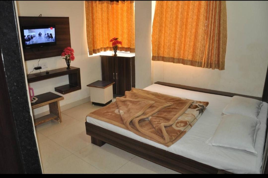 Hotel Vrandavan Palace Near Mahakal Temple Ujjain Bagian luar foto