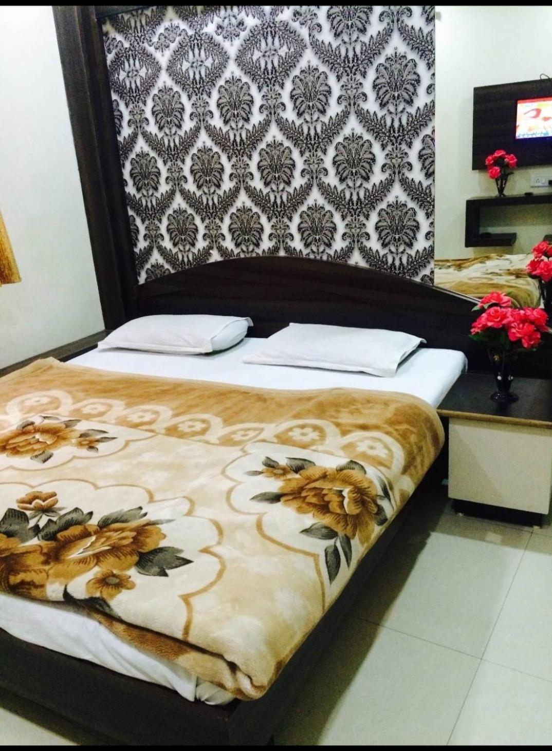Hotel Vrandavan Palace Near Mahakal Temple Ujjain Bagian luar foto