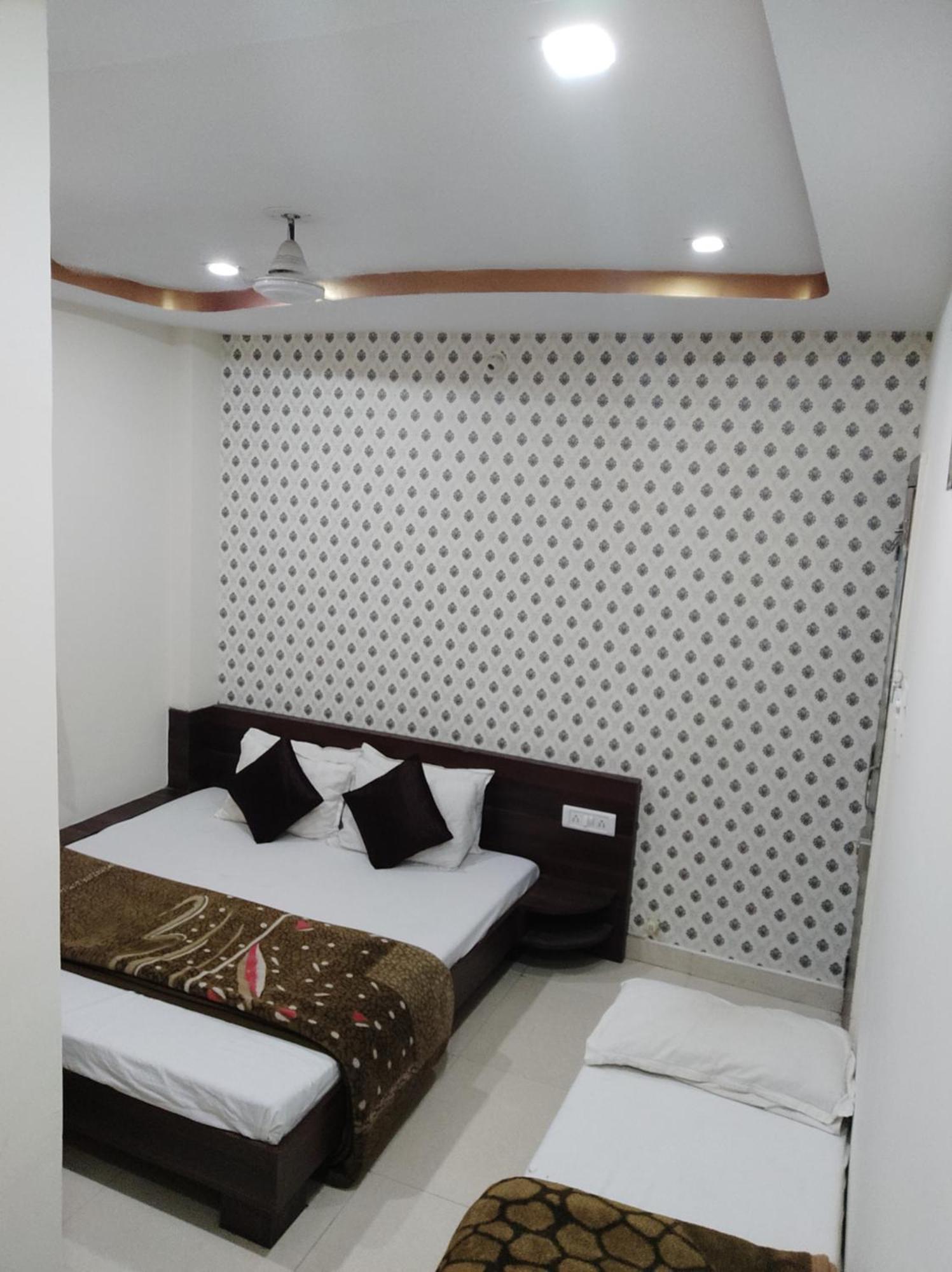Hotel Vrandavan Palace Near Mahakal Temple Ujjain Bagian luar foto