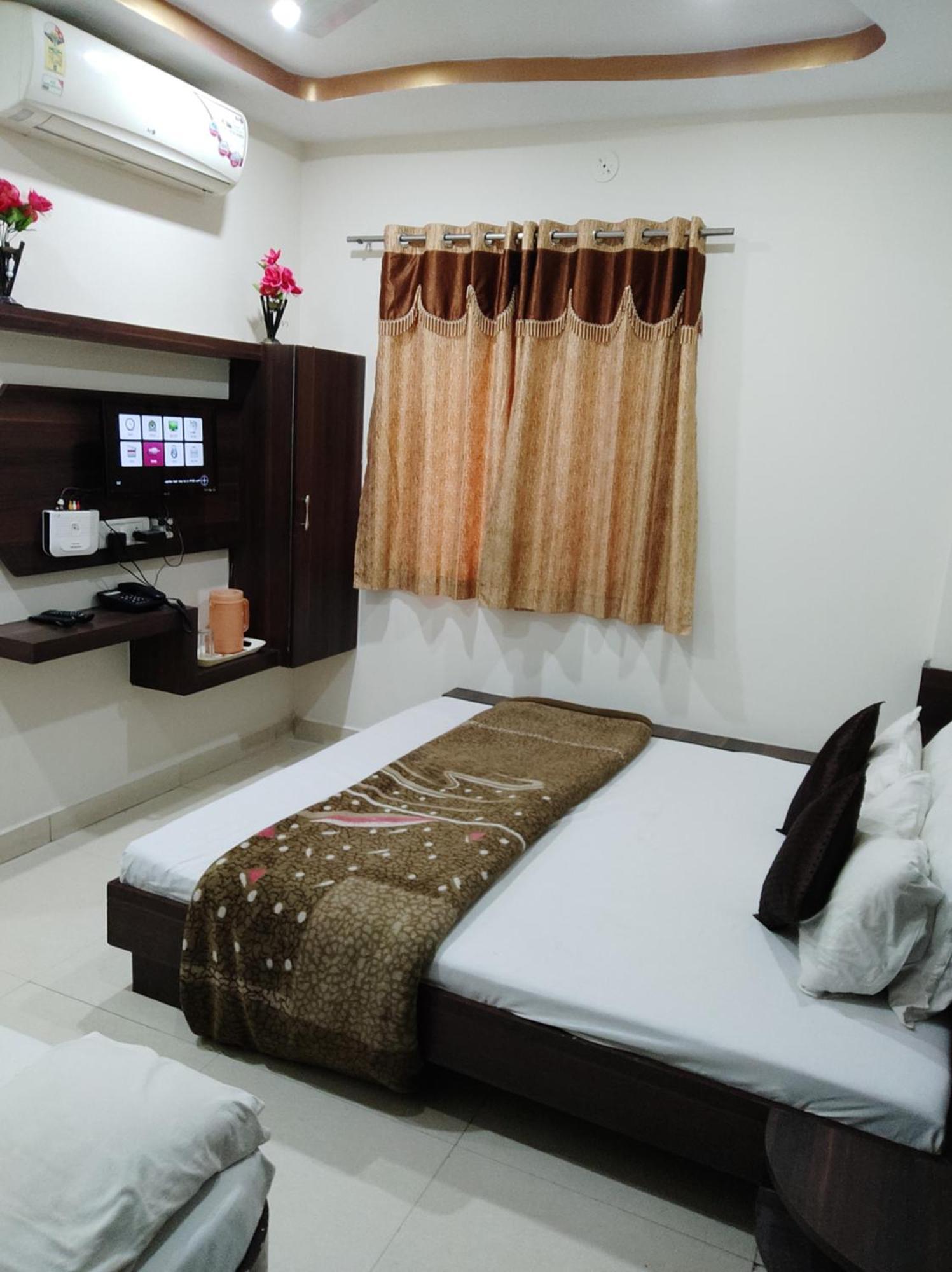 Hotel Vrandavan Palace Near Mahakal Temple Ujjain Bagian luar foto